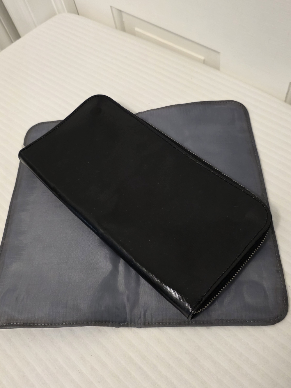 Gwen Convertible Grey & Black Leather Clutch Bag, Versatile Zip Close - Picture 11 of 16